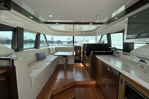 2016 Tiara Yachts C44 Coupe thumbnail 12
