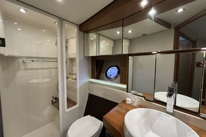 2016 Tiara Yachts C44 Coupe thumbnail 20