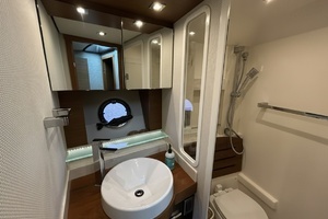 2016 Tiara Yachts C44 Coupe thumbnail 23