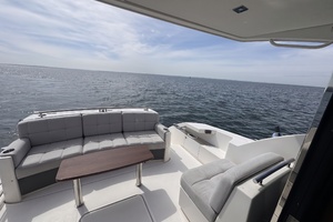 2016 Tiara Yachts C44 Coupe thumbnail 8