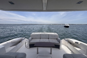 2016 Tiara Yachts C44 Coupe thumbnail 10