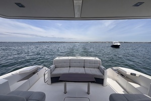 2016 Tiara Yachts C44 Coupe thumbnail 10