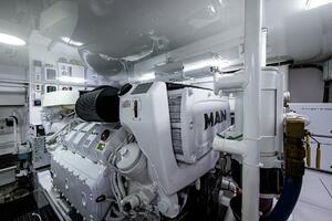 Viking 48 - Salty Soul - Engine Room