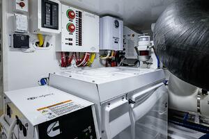 Viking 48 - Salty Soul - Engine Room