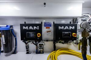 Viking 48 - Salty Soul - Engine Room