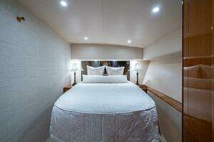 2004 Viking 48 Convertible thumbnail 17