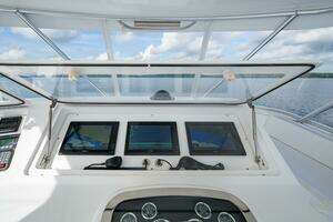2004 Viking 48 Convertible thumbnail 40