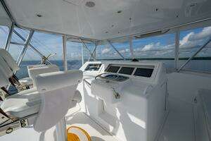 2004 Viking 48 Convertible thumbnail 42
