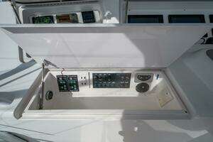 2004 Viking 48 Convertible thumbnail 38