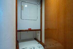 2004 Viking 48 Convertible thumbnail 28