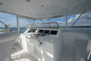 2004 Viking 48 Convertible thumbnail 41