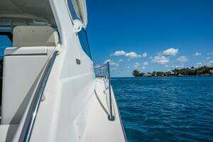 2004 Tiara Yachts 4200 Open thumbnail 32