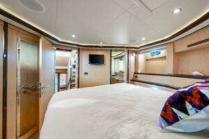 2010 Ocean Alexander 83 Motor Yacht thumbnail 37