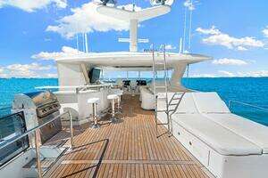 2010 Ocean Alexander 83 Motor Yacht thumbnail 5