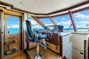 2010 Ocean Alexander 83 Motor Yacht thumbnail 23