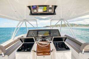 2023 Viking 64 Convertible thumbnail 2