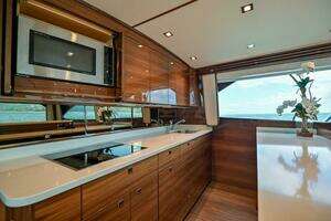 2023 Viking 64 Convertible thumbnail 13
