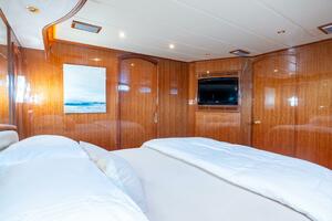 WHILE AWAY III 63ft Hampton Yacht For Sale