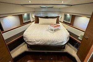 2016 Tiara Yachts 44 Coupe thumbnail 10