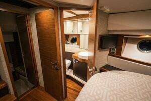 2016 Tiara Yachts 44 Coupe thumbnail 8