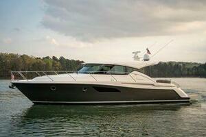2016 Tiara Yachts 44 Coupe thumbnail 1
