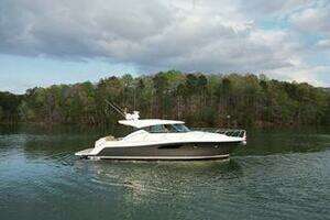 2016 Tiara Yachts 44 Coupe thumbnail 19