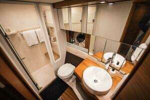 2016 Tiara Yachts 44 Coupe thumbnail 9