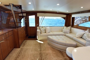 2019 Viking 80 Skybridge thumbnail 8