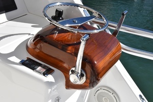 2019 Viking 80 Skybridge thumbnail 71