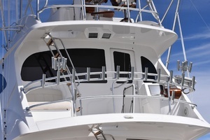 2019 Viking 80 Skybridge thumbnail 70