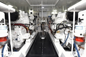 2019 Viking 80 Skybridge thumbnail 102