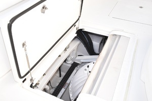 2019 Viking 80 Skybridge thumbnail 96