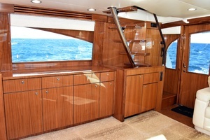 2019 Viking 80 Skybridge thumbnail 10