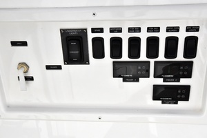 2019 Viking 80 Skybridge thumbnail 99