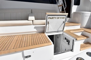 2019 Viking 80 Skybridge thumbnail 98