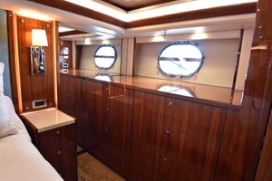 2019 Viking 80 Skybridge thumbnail 34