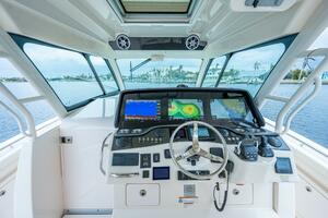 Grady White 45 Pura Vida - Exterior Helm