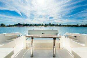 2022 Tiara Yachts 39 Coupe thumbnail 4
