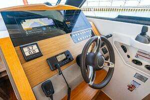 2022 Tiara Yachts 39 Coupe thumbnail 11