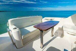 2022 Tiara Yachts 39 Coupe thumbnail 6