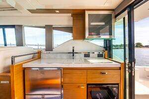2022 Tiara Yachts 39 Coupe thumbnail 15