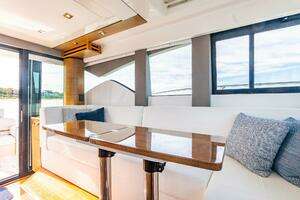 2022 Tiara Yachts 39 Coupe thumbnail 12