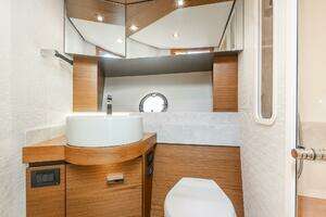 2022 Tiara Yachts 39 Coupe thumbnail 17