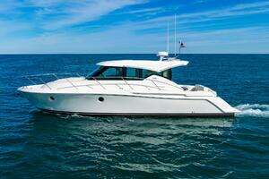 2022 Tiara Yachts 39 Coupe thumbnail 3