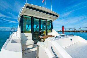 2022 Tiara Yachts 39 Coupe thumbnail 8
