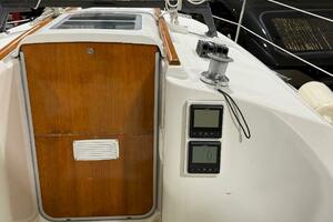 1998 Beneteau 281 thumbnail 9