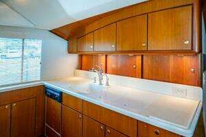1999 Ocean Yachts 60 Convertible thumbnail 33