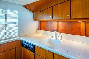 1999 Ocean Yachts 60 Convertible thumbnail 36