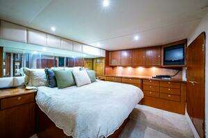 1999 Ocean Yachts 60 Convertible thumbnail 43
