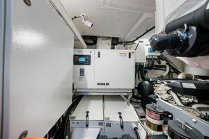 59FT (17.98M) AZIMUT